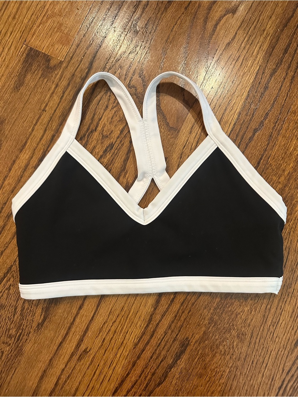 FORM Black & White V-Neck Sports Bra - Size Medium